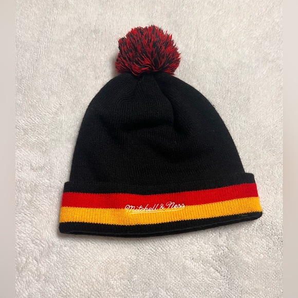 Mitchell & Ness NBA Houston Rockets Knit Pom Winter Hat Beanie. - Picture 6 of 6